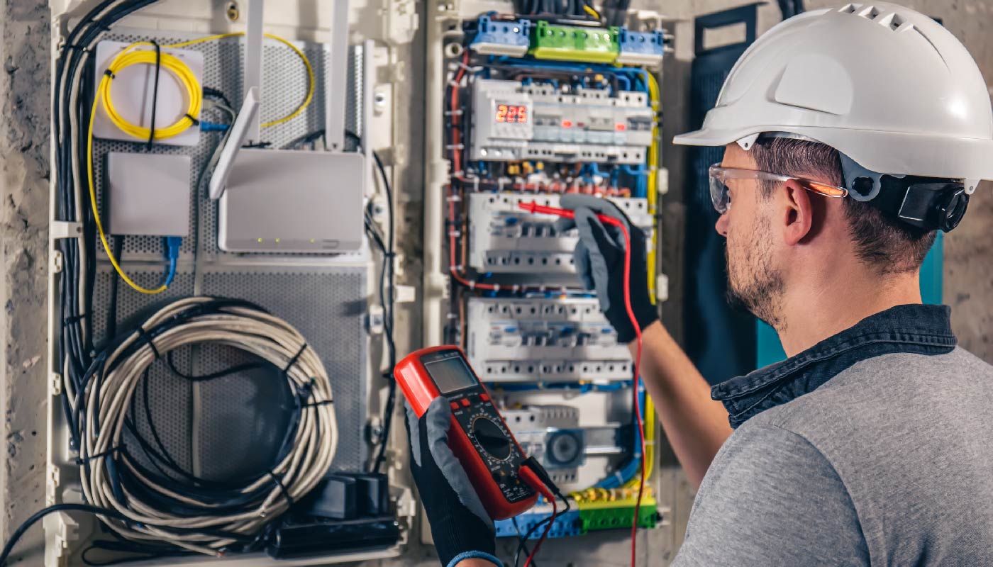 Revisión y mantenimiento de circuitos eléctricos